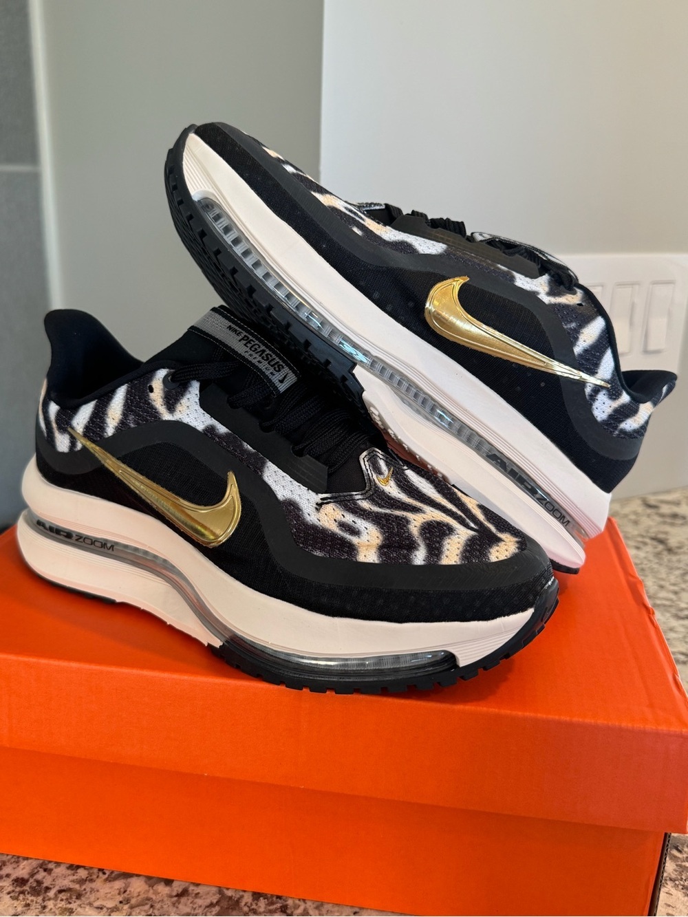 Women’s Nike Pegasus Premium - Picture 2 of 6